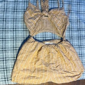 Garage: Orange w/ white stripes, jumper (exposed belly/back), M, 2-layer shorts